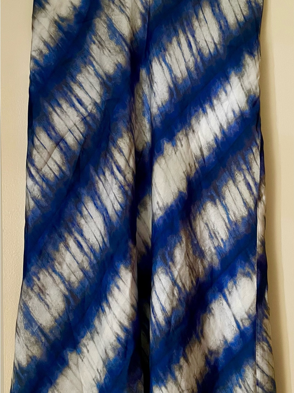 KAREN KANE 
Bias Cut 
Satin 
Midi Skirt 
Size M 
NWT